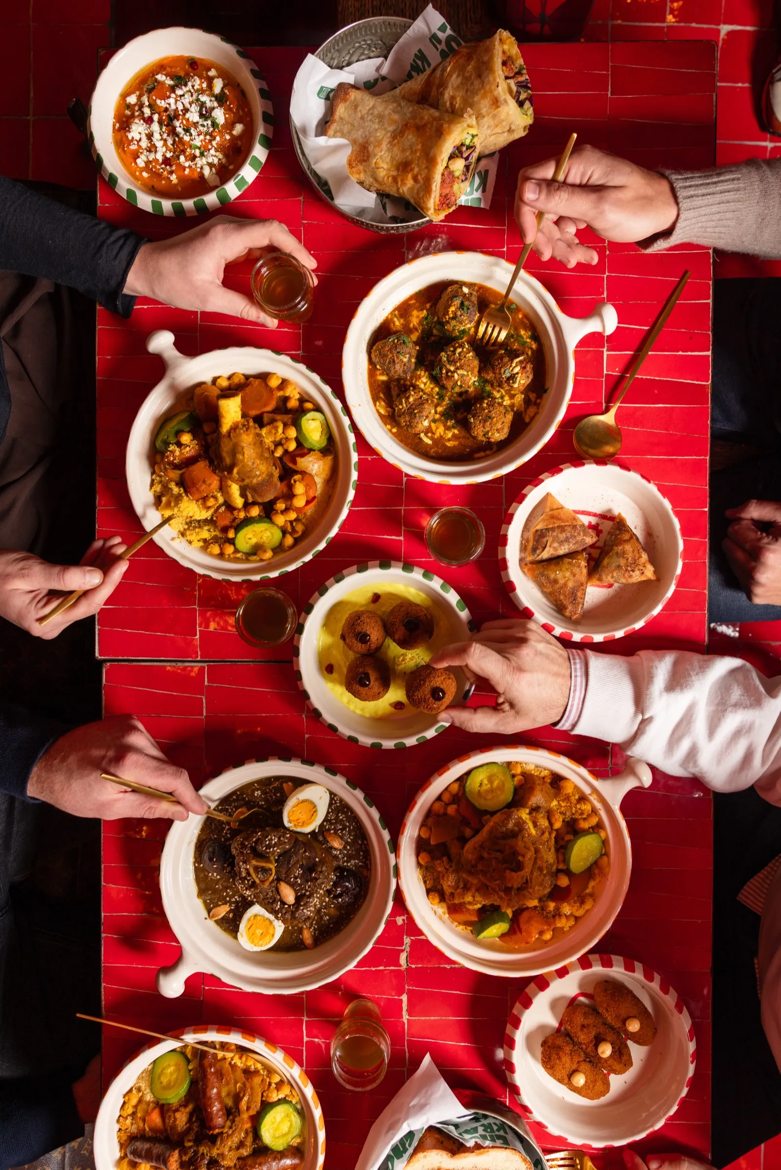 أشهر 15 طبقاً لا غنى عنها في المطبخ المغربي